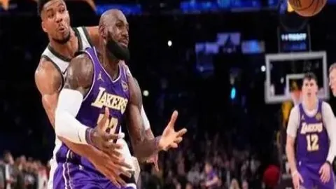 布登下半场力挺普拉姆利：实力见证，他鼓舞团队勇攀高峰