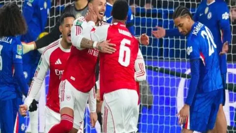 “激战正酣！拉努斯强势冲击，塔勒瑞斯固若金汤，谁将问鼎巅峰？”